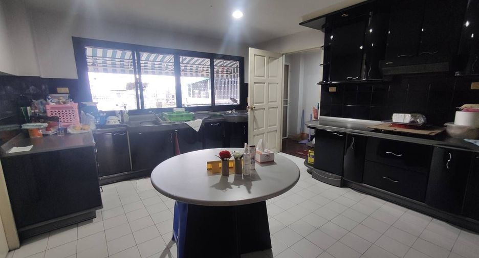 Gewerbefläche zum Kauf mit 5 Zimmer in Ratchathewi, Bangkok