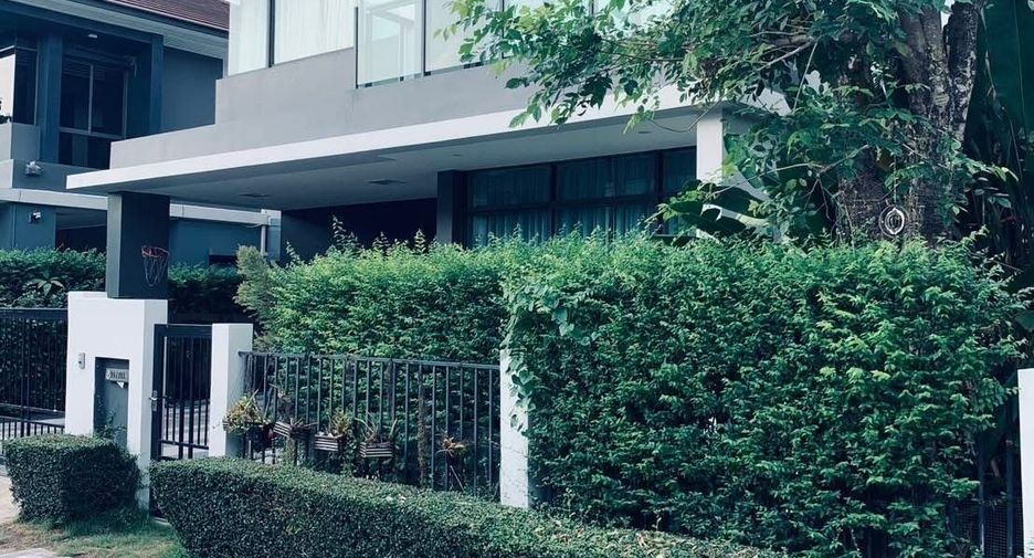 For rent 4 bedrooms house in Bang Kapi, Bangkok