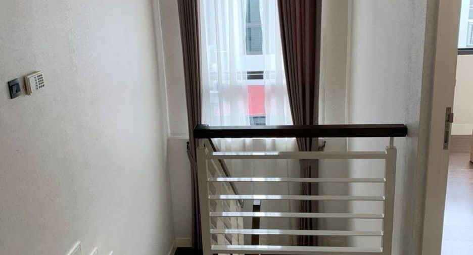 For rent 4 bedrooms house in Bang Kapi, Bangkok