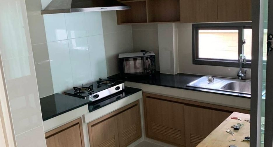 For rent 4 bedrooms house in Bang Kapi, Bangkok