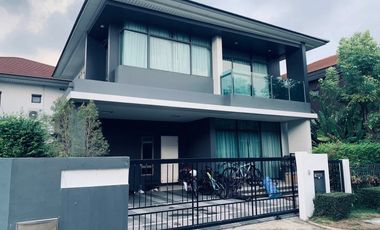 Casa en alquiler de 4 habitaciones en Bang Kapi, Bangkok