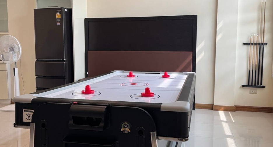 For rent 5 bedrooms villa in Si Racha, Chonburi