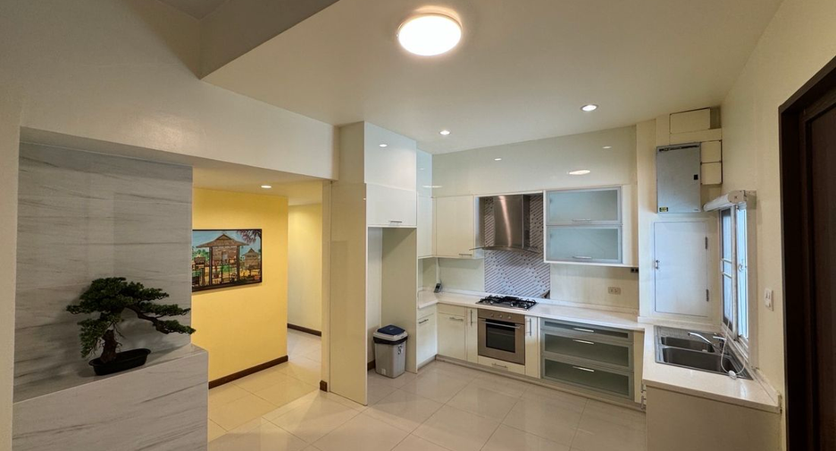 For rent 5 bedrooms villa in Si Racha, Chonburi