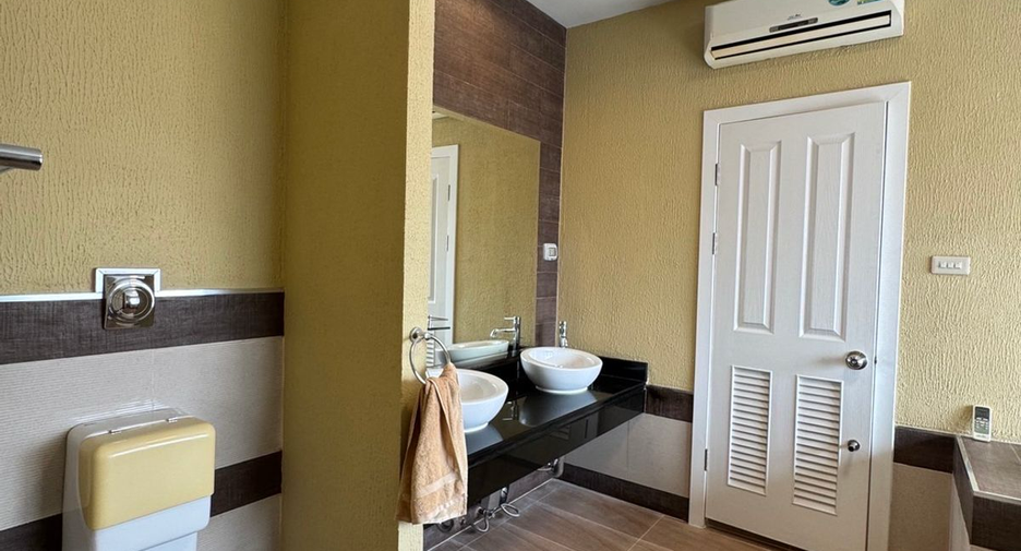 For rent 5 bedrooms villa in Si Racha, Chonburi