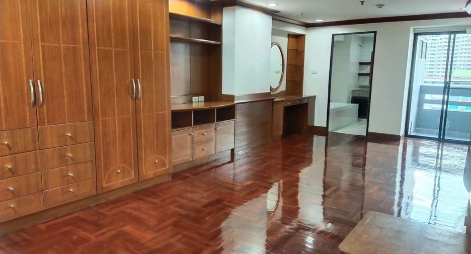 For rent 2 bedrooms apartment in Khlong Toei, Bangkok