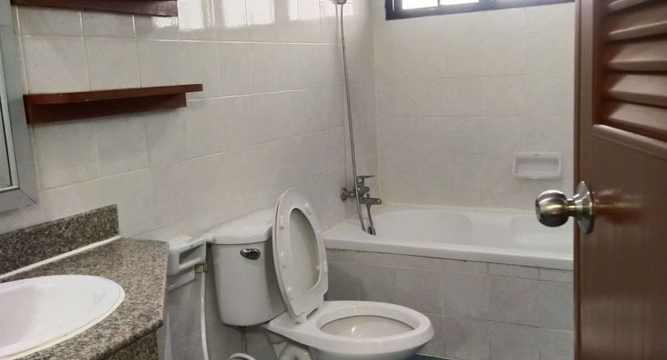 For rent 2 bedrooms apartment in Khlong Toei, Bangkok