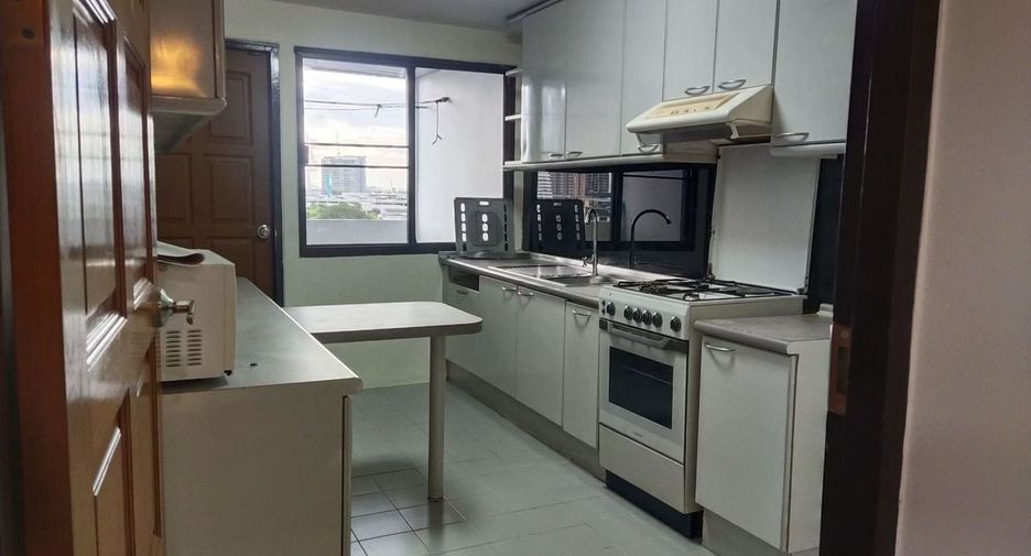 For rent 2 bedrooms apartment in Khlong Toei, Bangkok