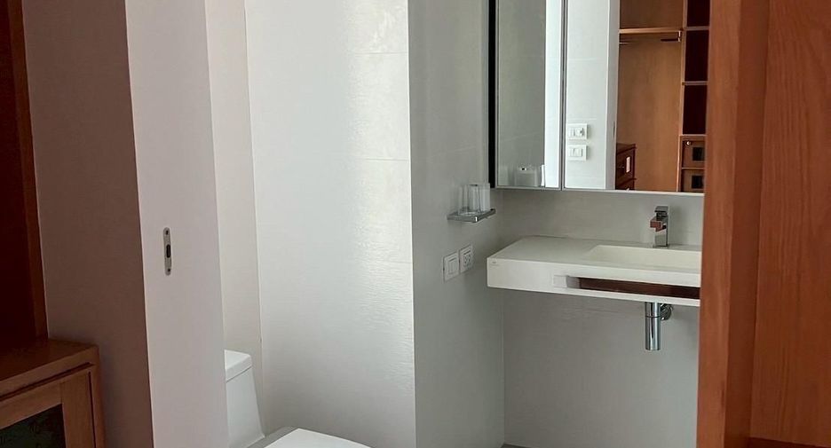 For rent 3 bedrooms condo in Khlong Toei, Bangkok