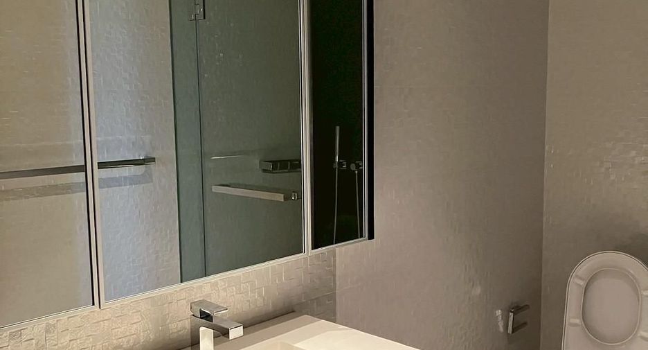 For rent 3 bedrooms condo in Khlong Toei, Bangkok