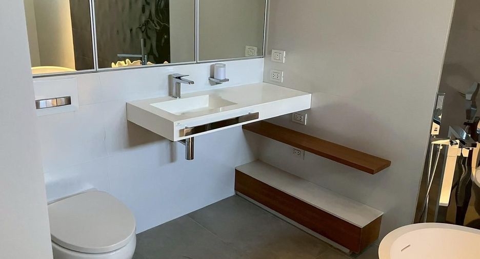 For rent 3 bedrooms condo in Khlong Toei, Bangkok