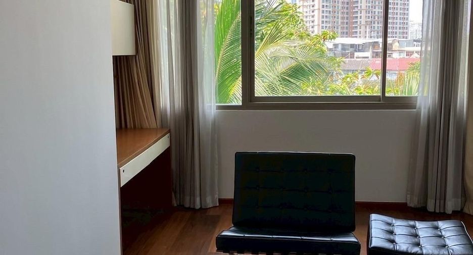 For rent 3 bedrooms condo in Khlong Toei, Bangkok