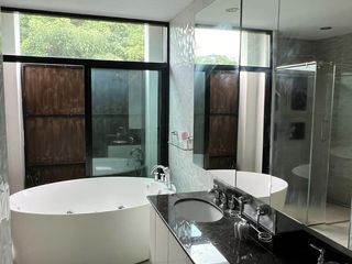 For rent 4 bedrooms townhouse in Phaya Thai, Bangkok