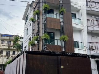 For rent 4 bedrooms townhouse in Phaya Thai, Bangkok