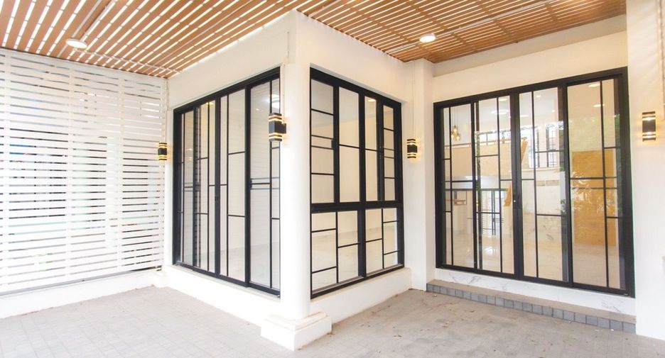 For sale 3 bedrooms townhouse in Bueng Kum, Bangkok