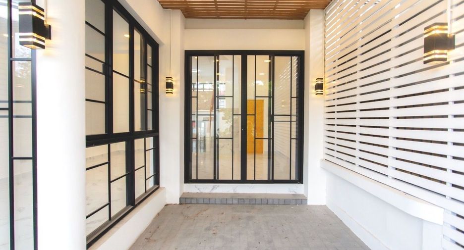 For sale 3 bedrooms townhouse in Bueng Kum, Bangkok