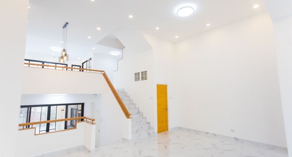 For sale 3 bedrooms townhouse in Bueng Kum, Bangkok