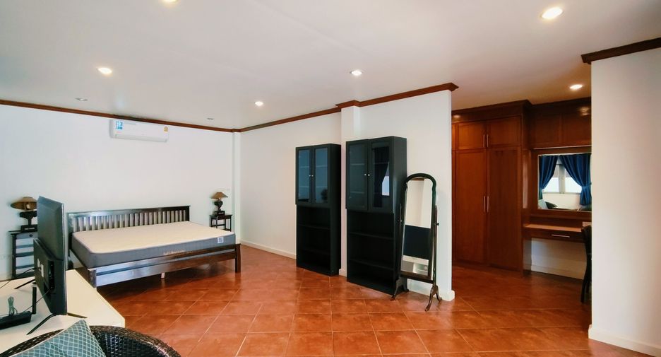 For rent 2 bedrooms villa in Mueang Phuket, Phuket