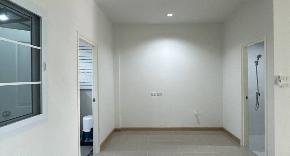 For rent 3 bedrooms townhouse in Don Mueang, Bangkok