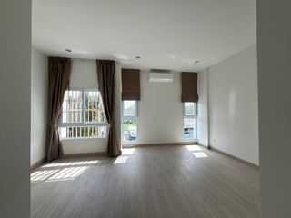 For rent 3 bedrooms townhouse in Don Mueang, Bangkok