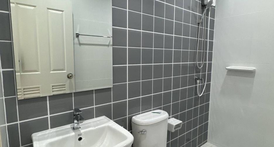 For rent 3 bedrooms townhouse in Don Mueang, Bangkok
