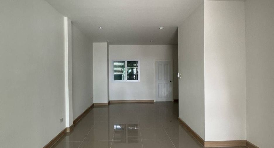 For rent 3 bedrooms townhouse in Don Mueang, Bangkok