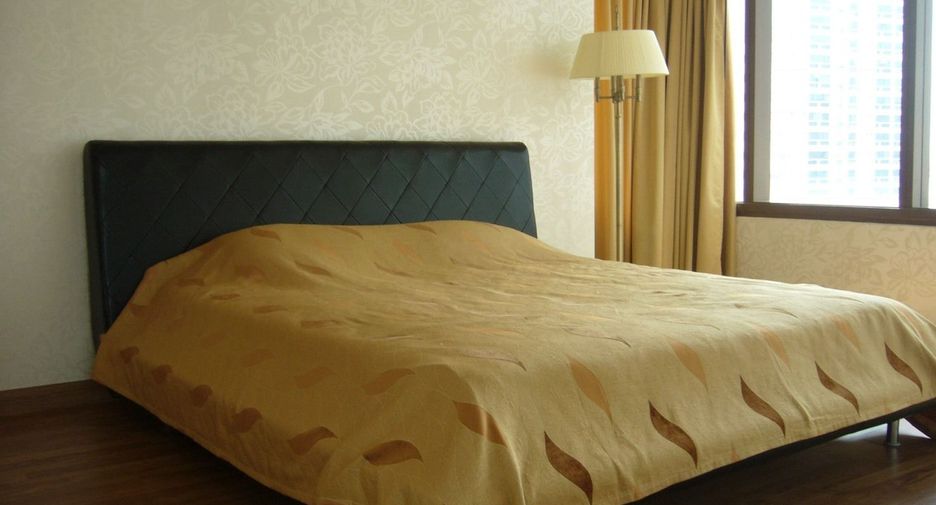 For rent 2 bedrooms condo in Khlong Toei, Bangkok