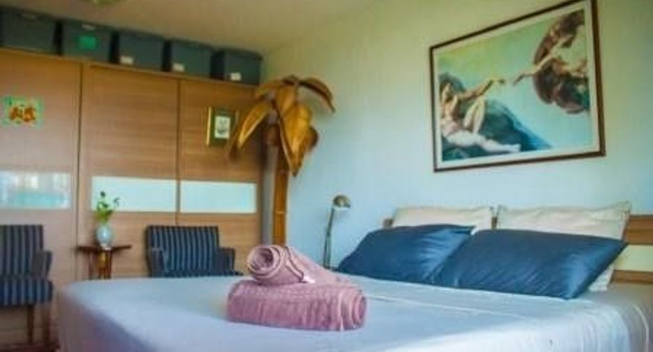 For rent 3 bedrooms condo in Watthana, Bangkok