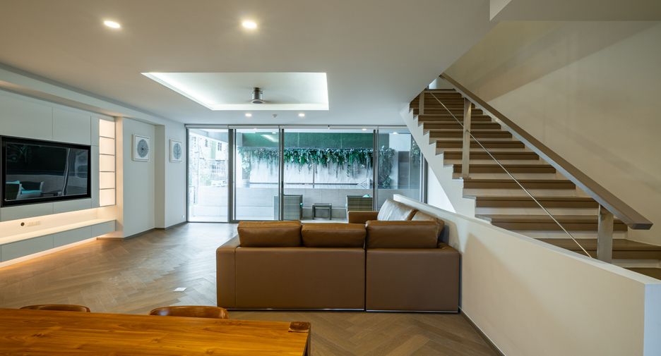 For rent 2 bedrooms condo in Watthana, Bangkok