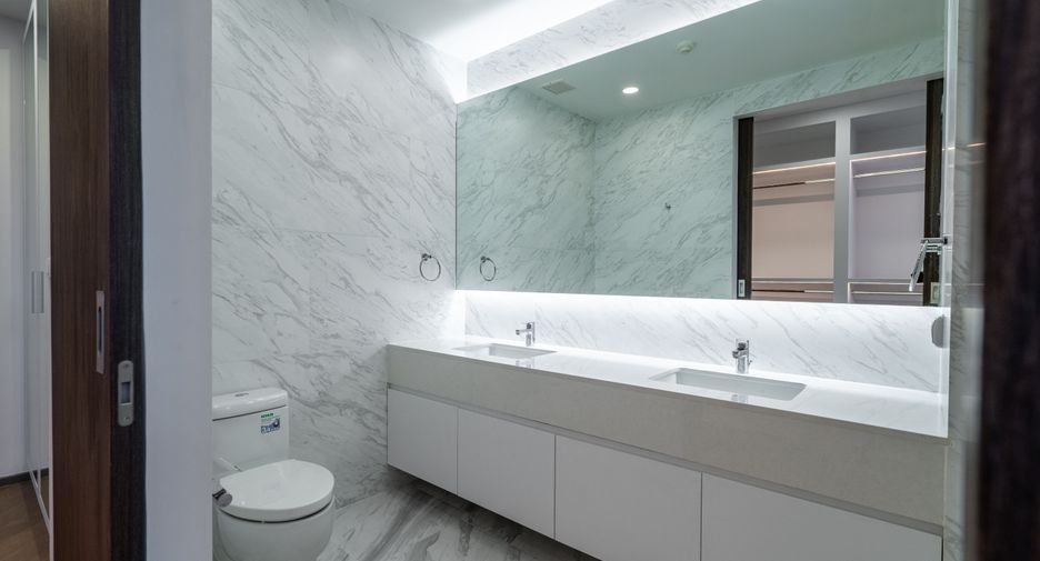 For rent 2 bedrooms condo in Watthana, Bangkok