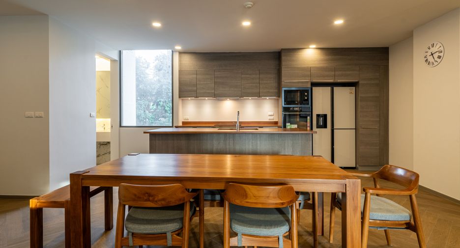 For rent 2 bedrooms condo in Watthana, Bangkok
