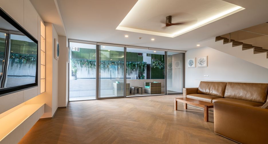 For rent 2 bedrooms condo in Watthana, Bangkok