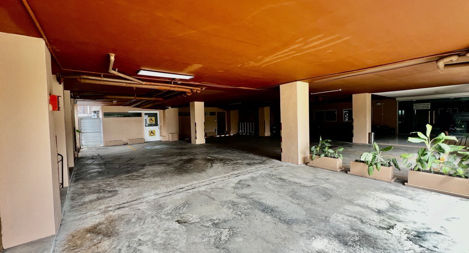 For sale 75 bedrooms hotel in Bang Lamung, Chonburi