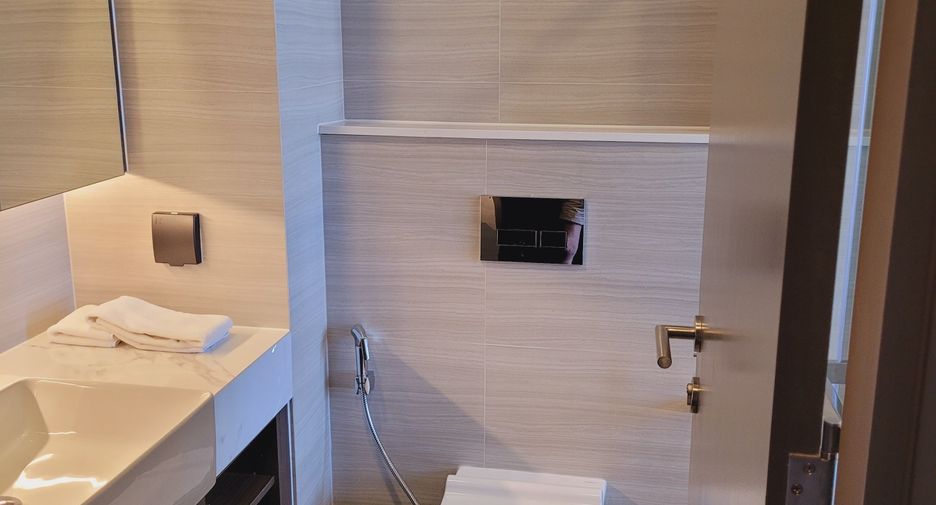 For sale 1 bed condo in Watthana, Bangkok
