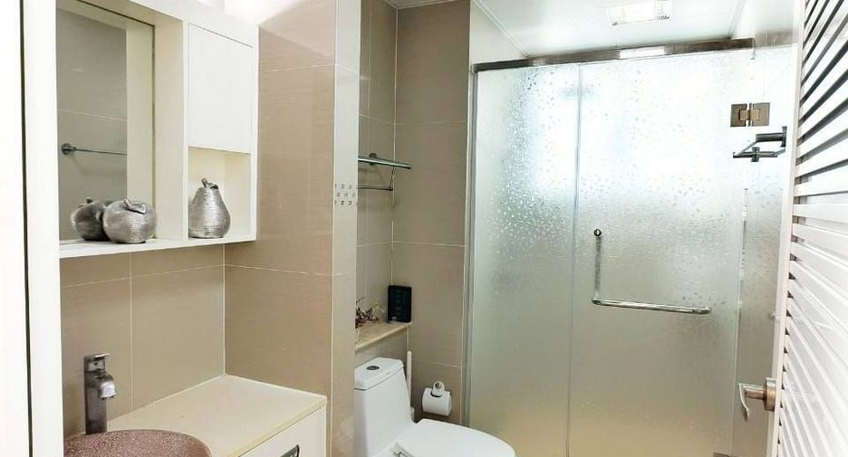 For rent 1 bed condo in Huai Khwang, Bangkok