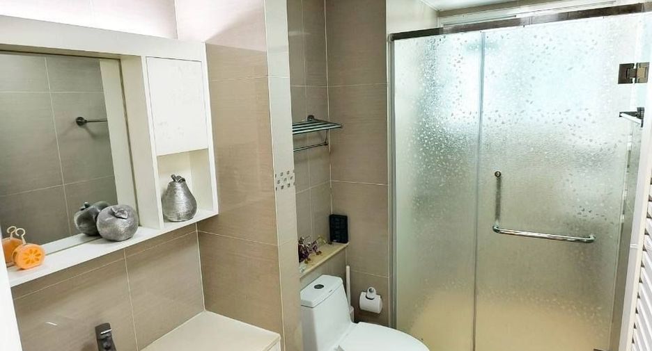 For rent 1 bed condo in Huai Khwang, Bangkok
