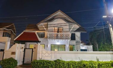 À louer 5 chambres villa à Bang Lamung, Chonburi