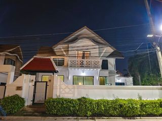 Villa en alquiler de 5 habitaciones en Bang Lamung, Chonburi