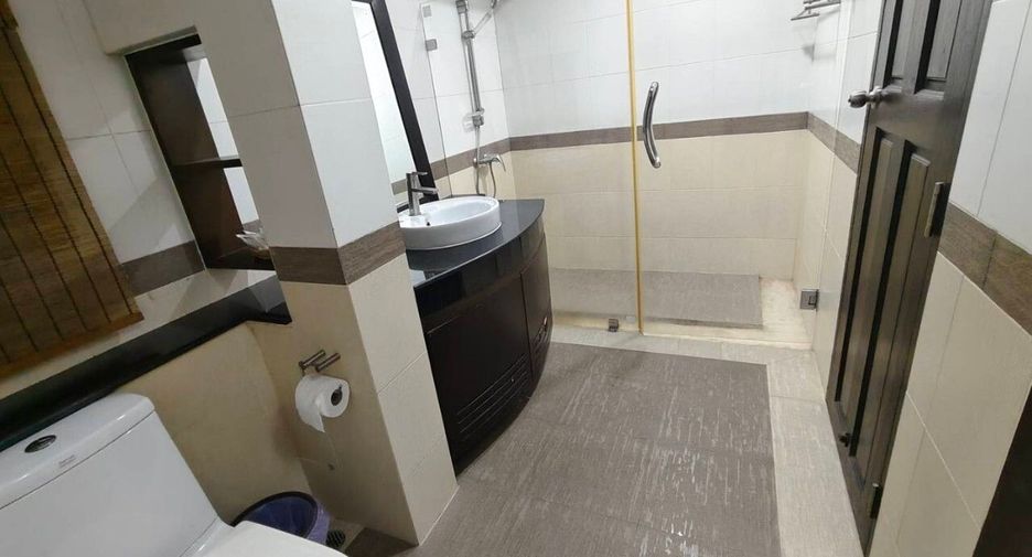 For rent 5 bedrooms villa in Bang Lamung, Chonburi
