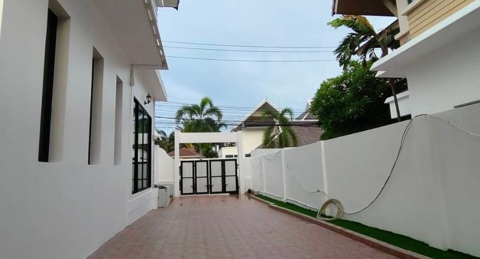 For rent 5 bedrooms villa in Bang Lamung, Chonburi