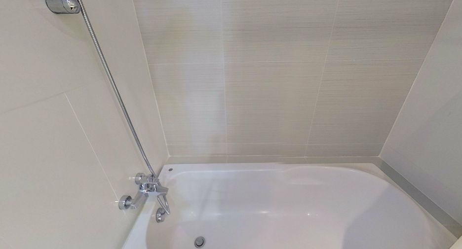 For rent 3 bedrooms apartment in Watthana, Bangkok