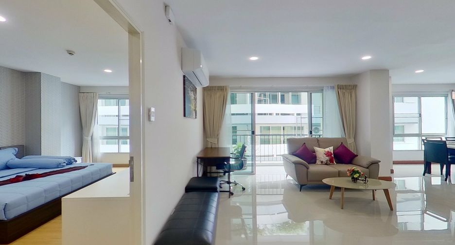 For rent 3 bedrooms apartment in Watthana, Bangkok