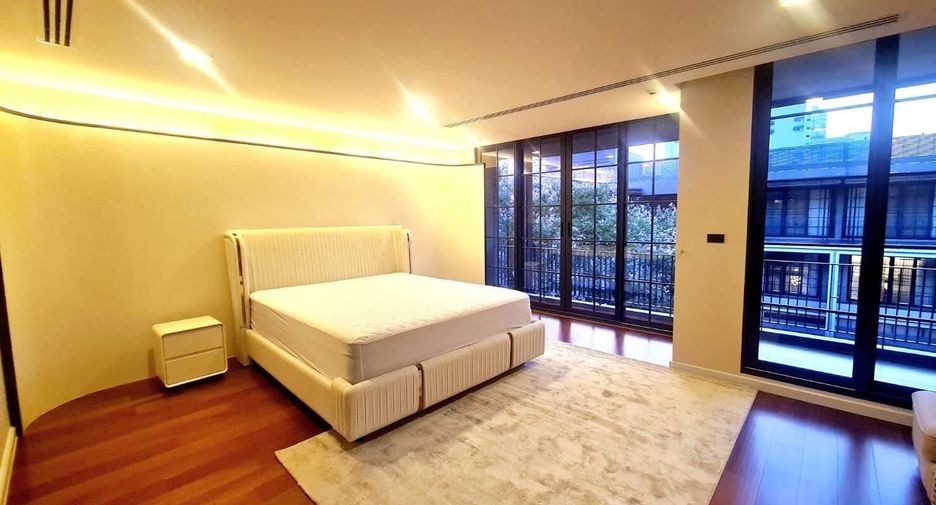 For sale 4 bedrooms house in Watthana, Bangkok