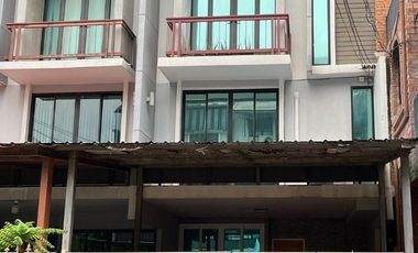For sale and for rent 4 bedrooms townhouse in Suan Luang, Bangkok