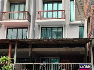 À vendre et à louer 4 chambres maison de ville à Suan Luang, Bangkok
