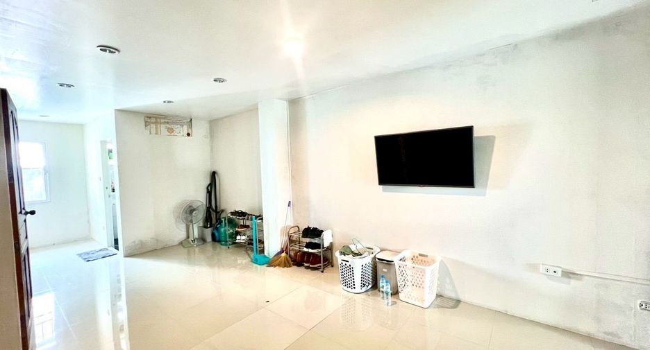 For sale 2 bedrooms townhouse in Lat Phrao, Bangkok