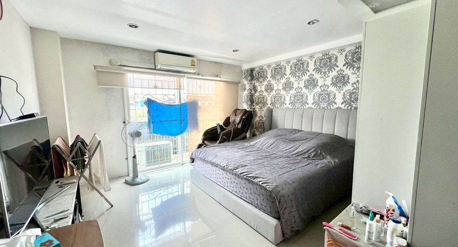 For sale 2 bedrooms townhouse in Lat Phrao, Bangkok