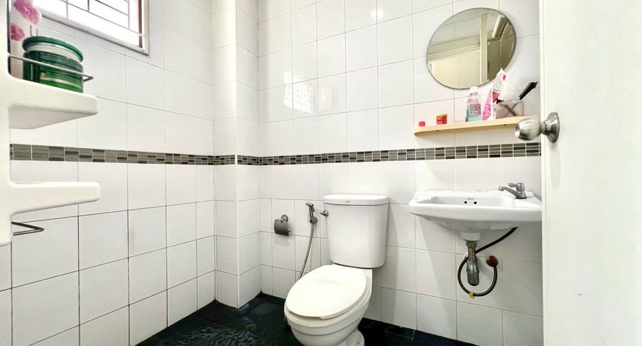 For sale 2 bedrooms townhouse in Lat Phrao, Bangkok