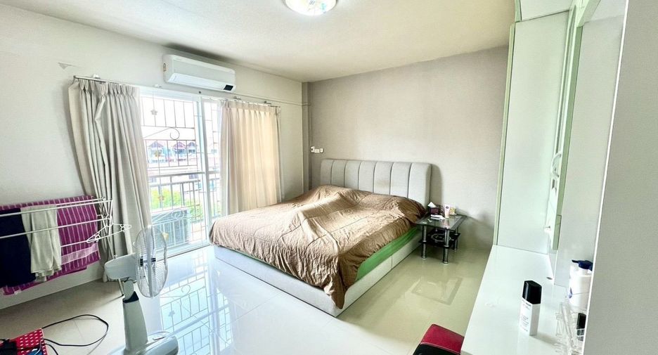 For sale 2 bedrooms townhouse in Lat Phrao, Bangkok