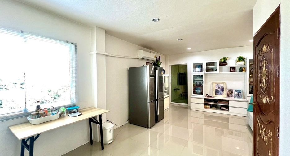 For sale 2 bedrooms townhouse in Lat Phrao, Bangkok