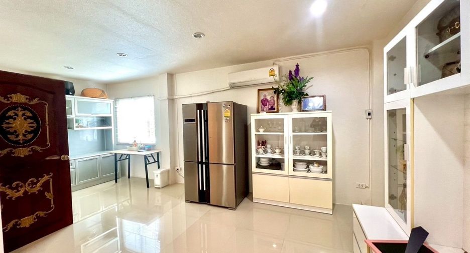 For sale 2 bedrooms townhouse in Lat Phrao, Bangkok